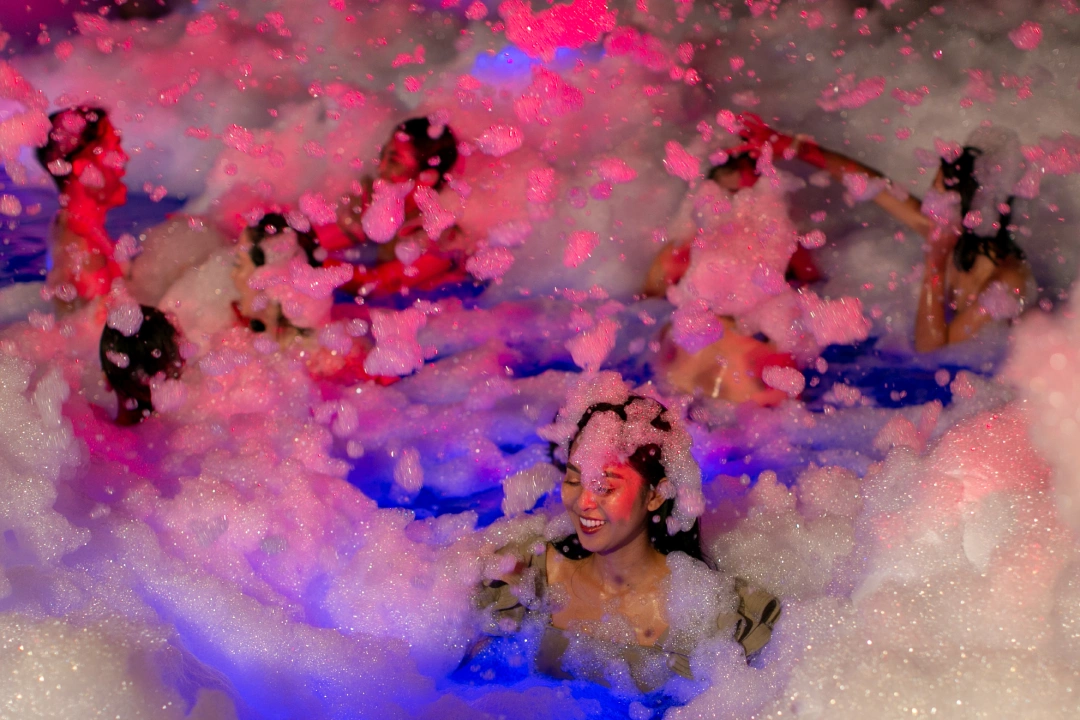 Ring In 2021 With Heaps Of Foam At Azul Beach Club